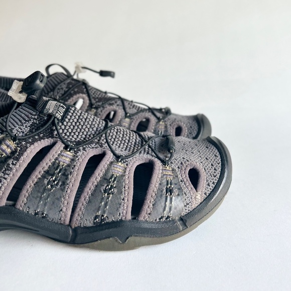 Keen Grey Black Textile Black Rubber Outsole Sneakers Sandals size 8. - Picture 13 of 14